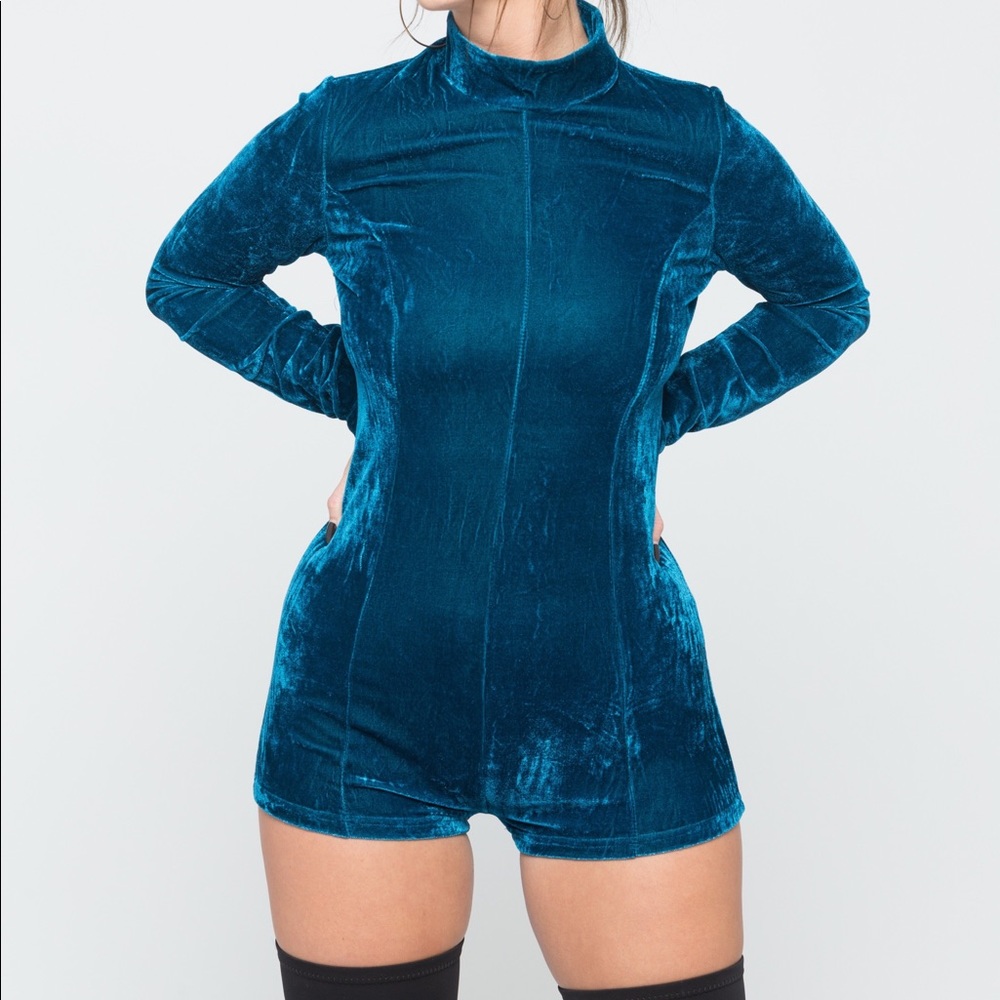 🛑SOLD! Turquoise Blue Velvet Long Sleeve Romper